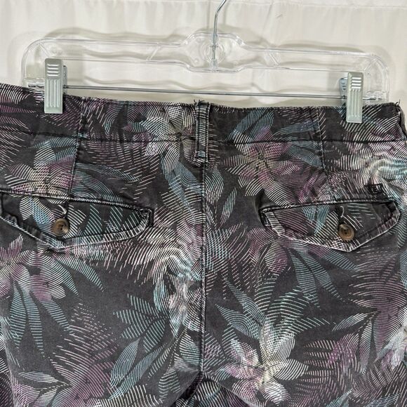 American Eagle Shorts Men's 30 Black Floral Hawaiian Chino Next Level Stretch - Picture 9 of 11